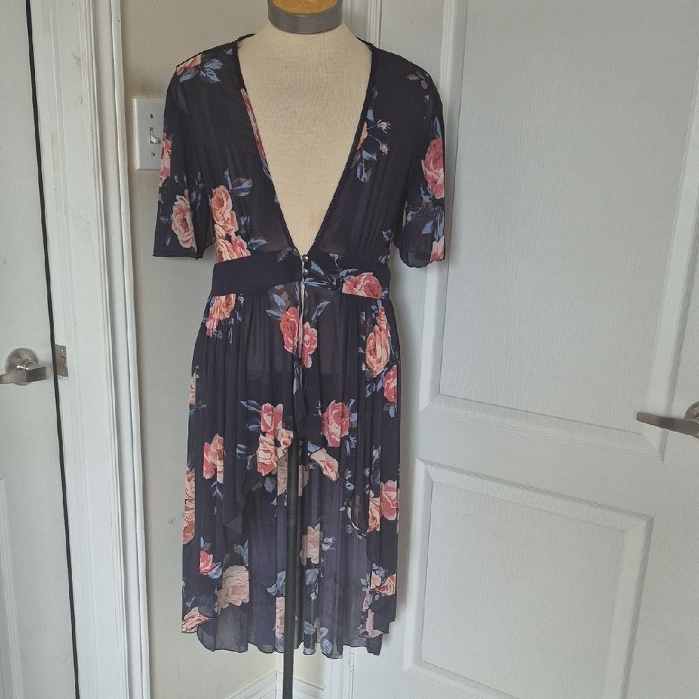 Elegant Floral High-Low Dress - Picture 3 of 16